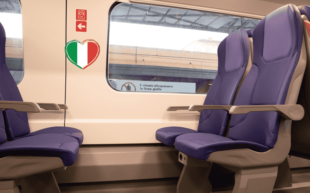 Sitzplätze in einem italienischen Regionalzug